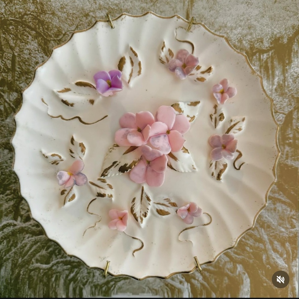 Lefton China plate made between the years 1946-1952